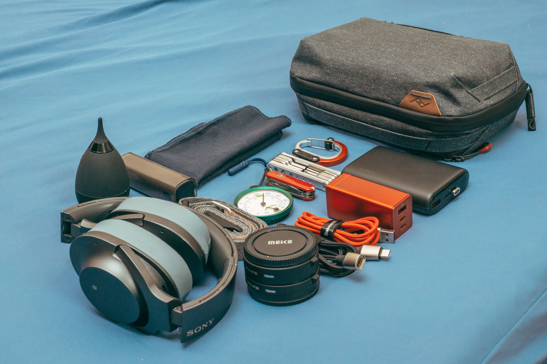 Mochila de viagem com bateria externa para notebook pronta para levar no avião